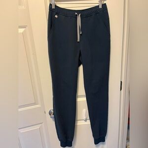 Figs Men’s Tansen Jogger Scrubs Gray/Blue Color